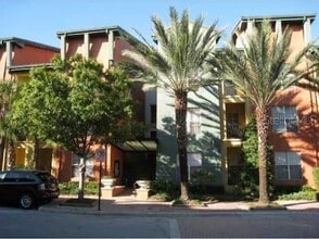 Building Photo - 2402 W Azeele St