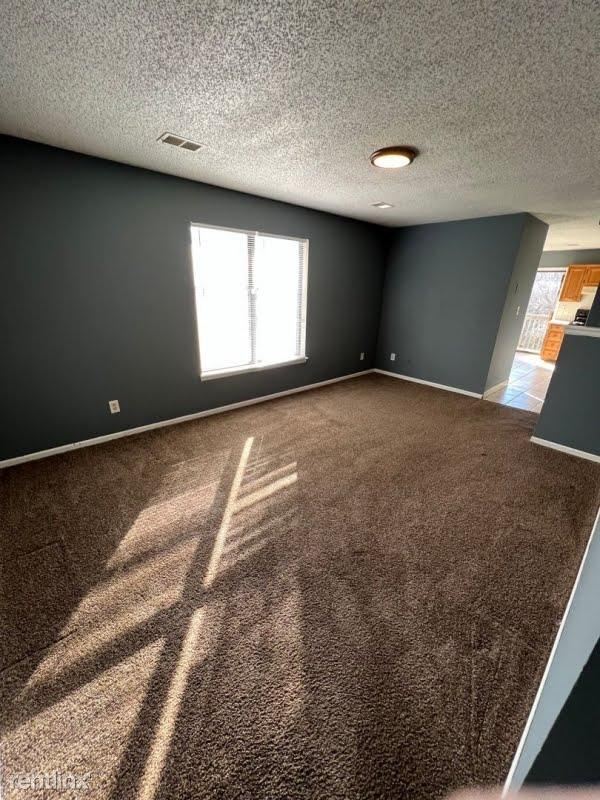 Building Photo - 2 br, 1 bath Townhome - 300 Sky Vue Dr