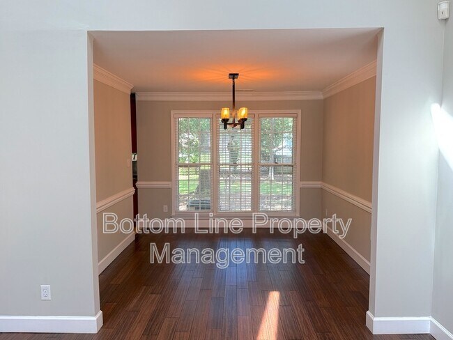 Building Photo - 2321 Heathershire Ln