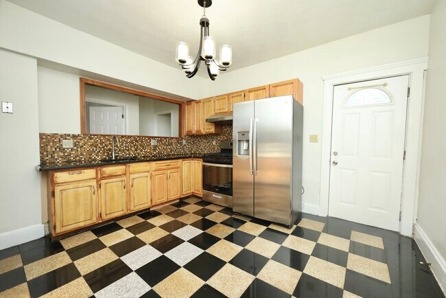 Building Photo - 488 Pleasant St