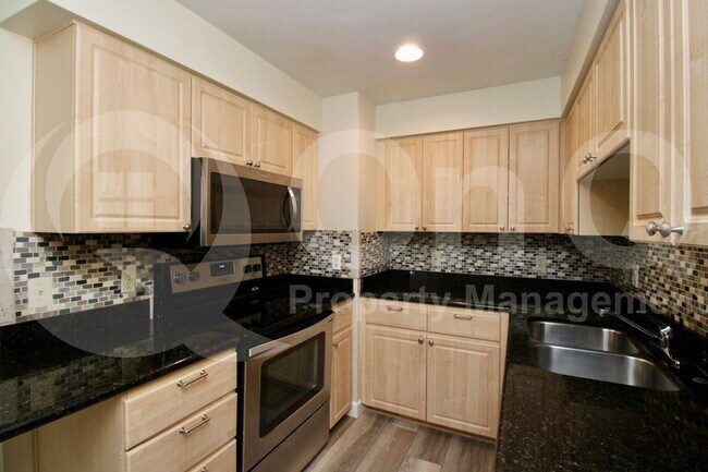 Foto del edificio - 1005 E 8th St