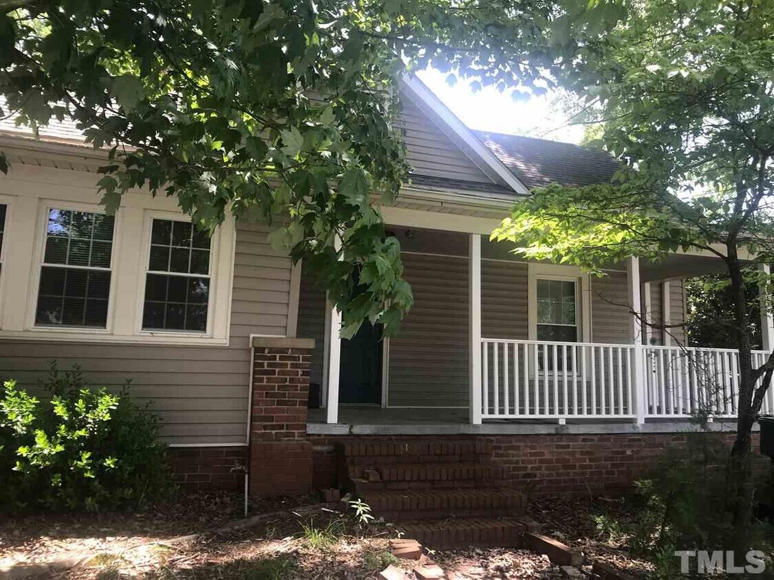 Primary Photo - 810 Rosehill Ave