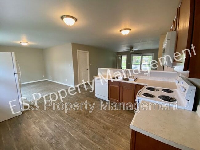 Building Photo - 8070 Chiltern Dr