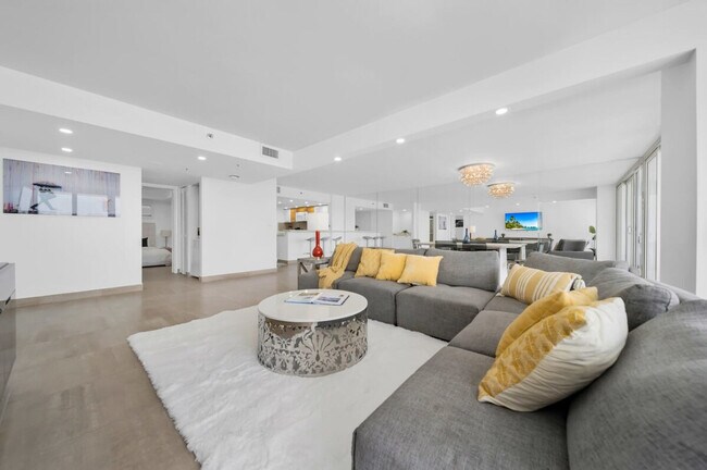 Foto del edificio - 1717 N Bayshore Dr