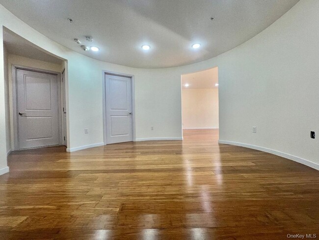 Building Photo - 55 S Middle Neck Rd