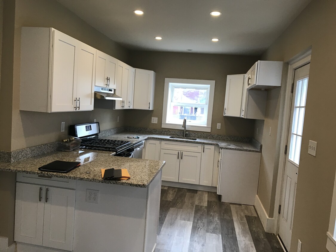KITCHEN - 1021 Lititz Ave