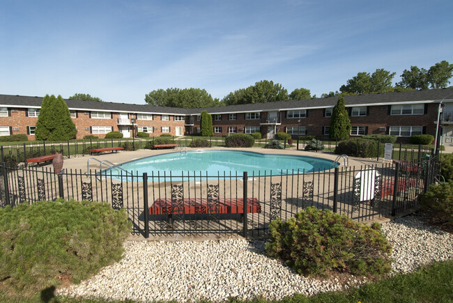 Building Photo - Meadow View East