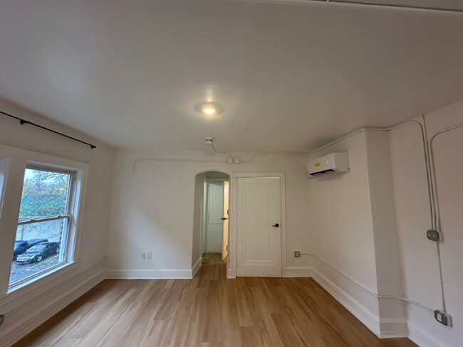 Foto del edificio - 1384 W 83rd St