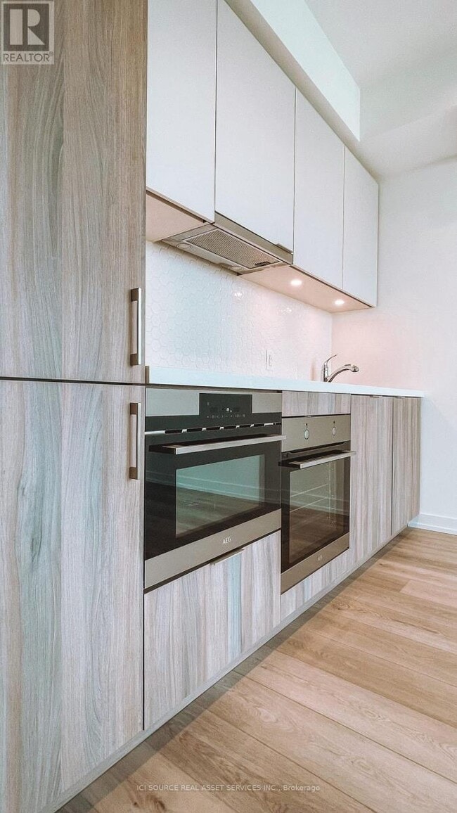 Building Photo - 158 Front St E