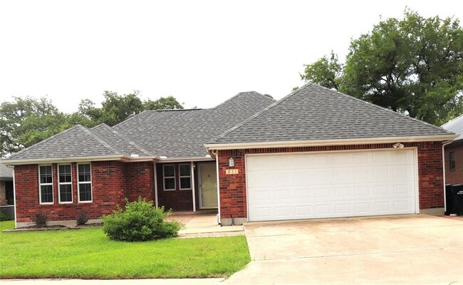 Building Photo - 211 Fox Crossing