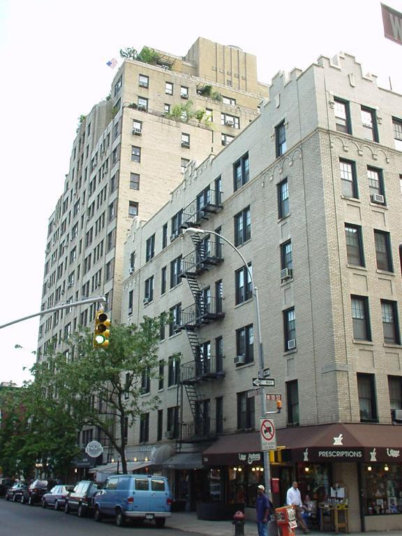 Building Photo - 218 W 10th St Building Photo - 218 W 10th St