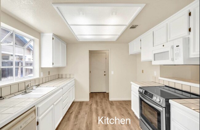 Foto del edificio - 9255 Guillermina Ct