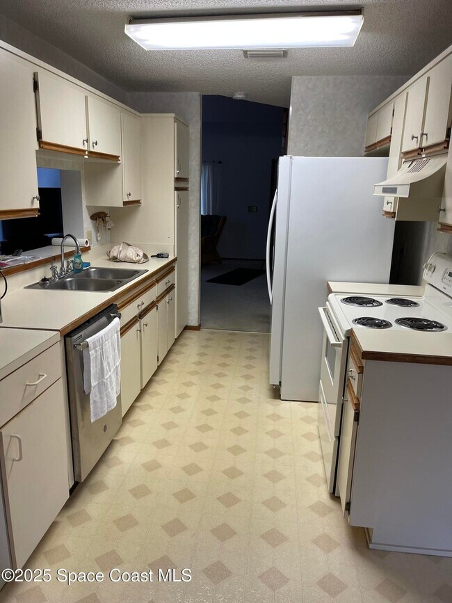 Foto del edificio - 1547 Clover Cir