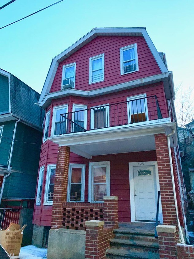 Primary Photo - 129 Saratoga Ave