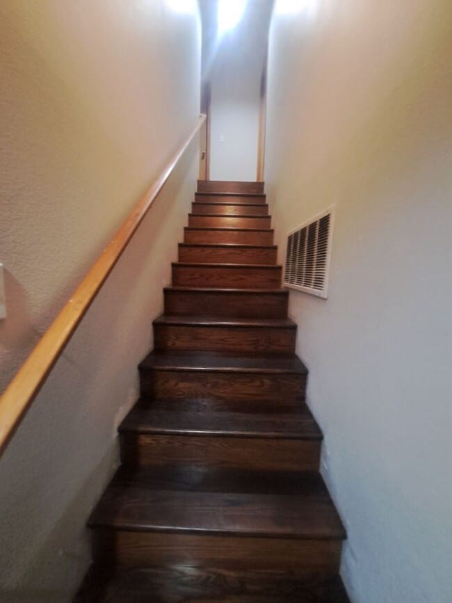 Building Photo - 3 BEDROOM - AC - move in ready