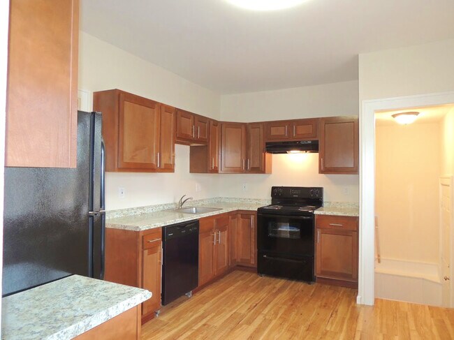 Building Photo - 4 Bed - 2 Full Bath Cape Cod for Rent in S...
