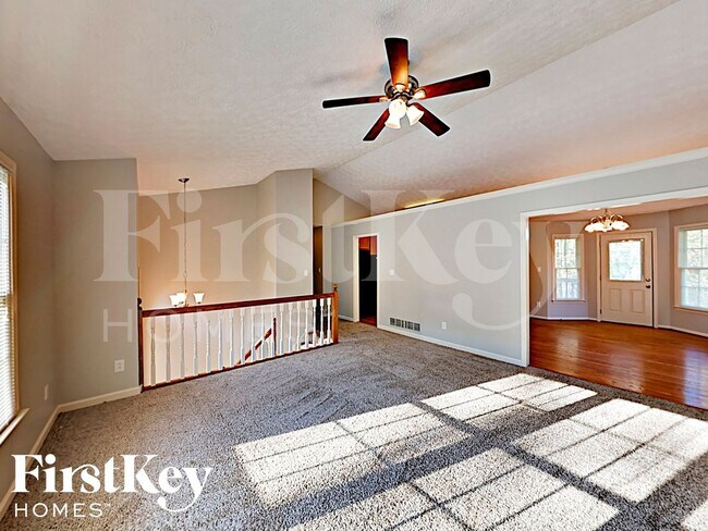 Foto del edificio - 452 Maplewood Ln