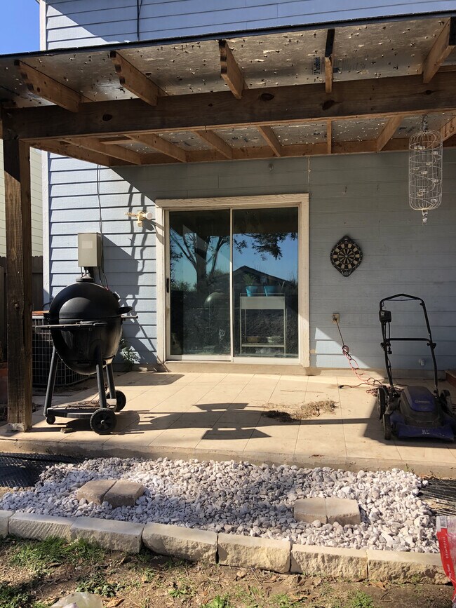 Foto del edificio - 7205 Alegre Pass