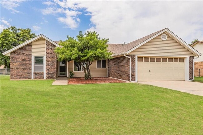 Building Photo - 935 Buckwood Dr