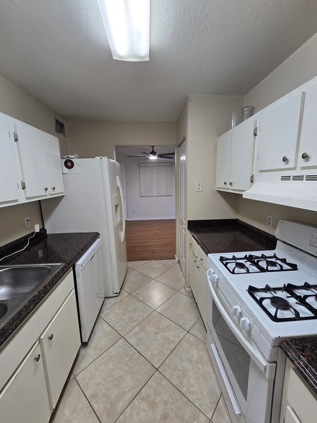 Building Photo - 2065 Isle Royal Ct SE