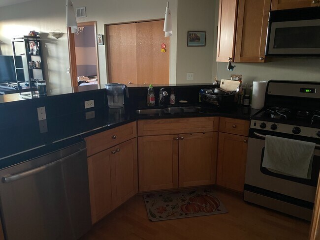 Kitchen - 6444 W Belmont Ave