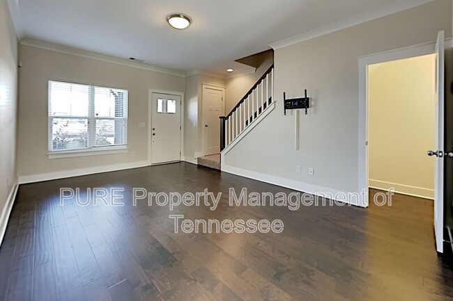 Building Photo - 406 W Mill Dr
