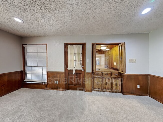 Building Photo - 1108 Huntington Dr