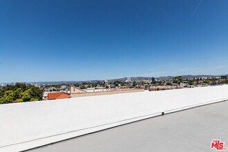 Building Photo - 4615 St Charles Pl