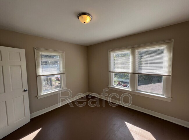 Building Photo - 386 S Yale Ave