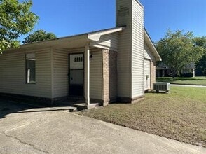 Building Photo - 8619 S 32nd Terrace