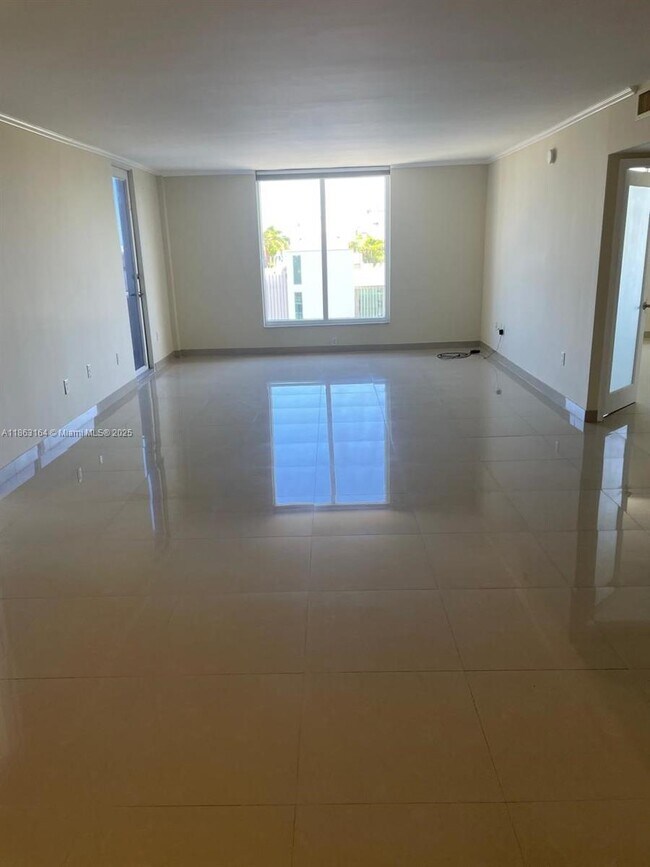 Foto del edificio - 10350 W Bay Harbor Dr