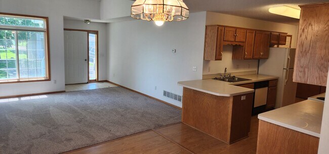 Foto del edificio - Beautiful 2 bedroom 2 bath End Unit Townhouse