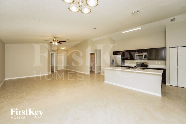 Foto del edificio - 2450 SW Madiera St