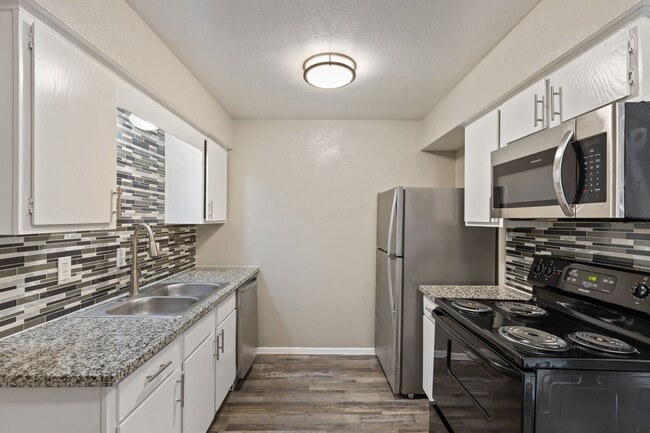 Building Photo - Cottonwood Park Village