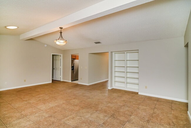 Building Photo - 4359 Hollygate Dr