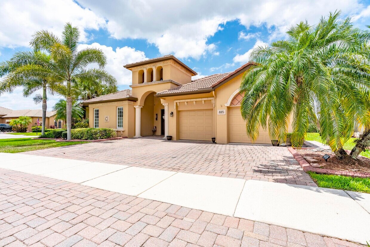 Foto principal - 885 SW Grand Reserves Blvd
