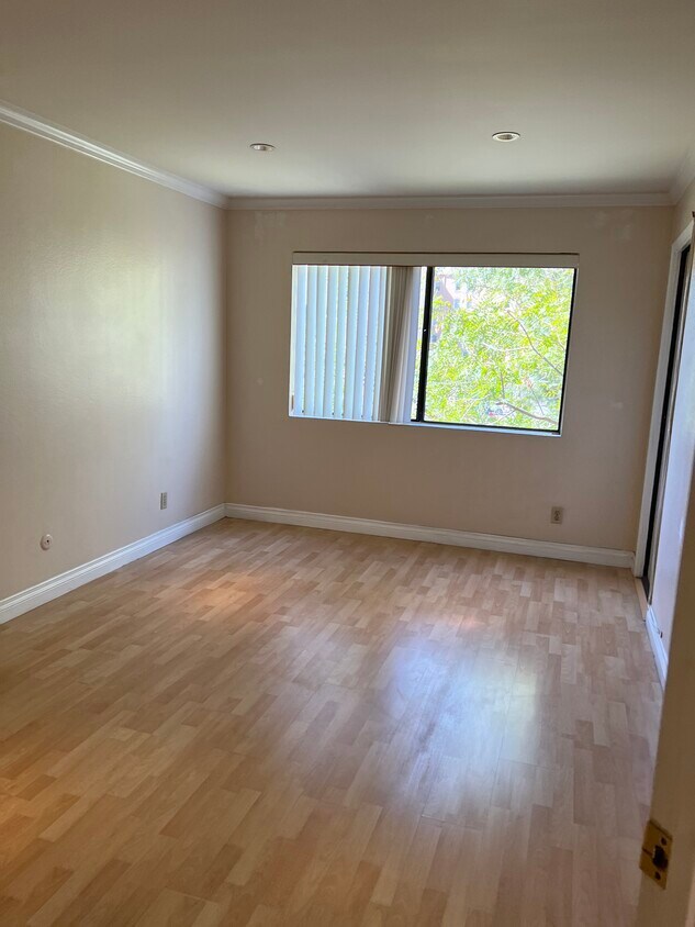 110 N Everett St Unit 210, Glendale, CA 91206 Condo for Rent in