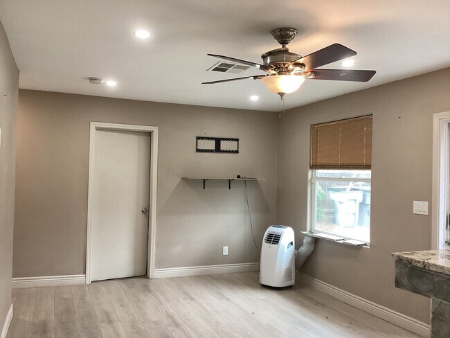 Foto del edificio - 1222 W Saginaw Way