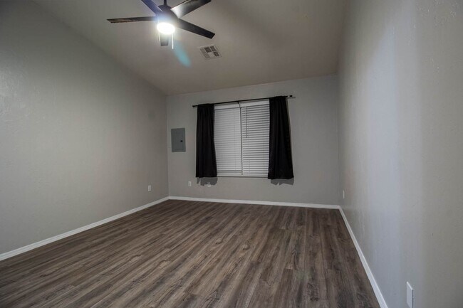 Foto del edificio - Cute 3BD/2BTH Duplex in Central East Norman!