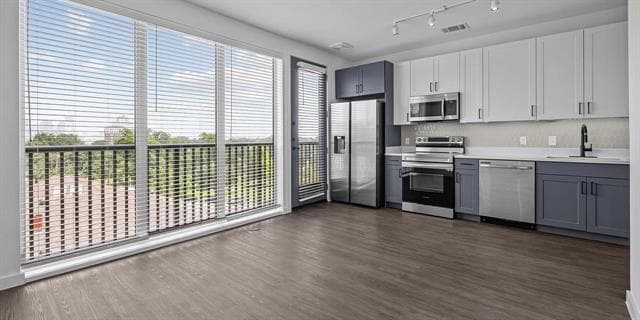 Foto del edificio - 1100 N Zang Blvd