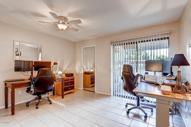 Building Photo - Scottsdale condo!