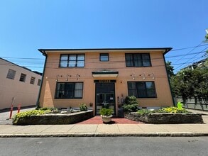 Building Photo - 31 Channing St