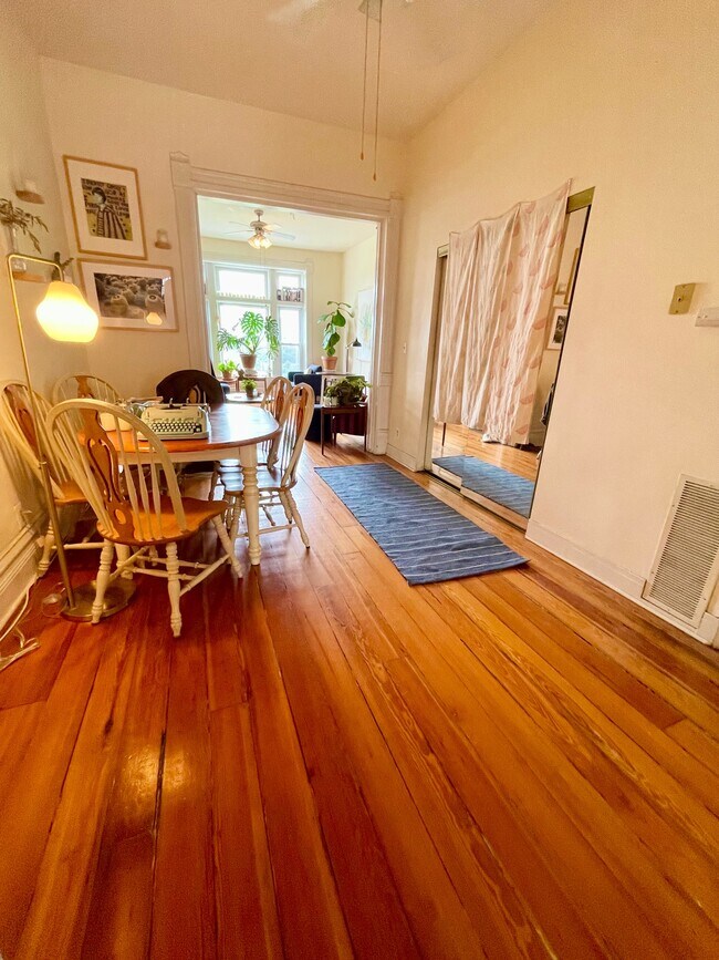 Foto del edificio - 1041 W Grand Ave