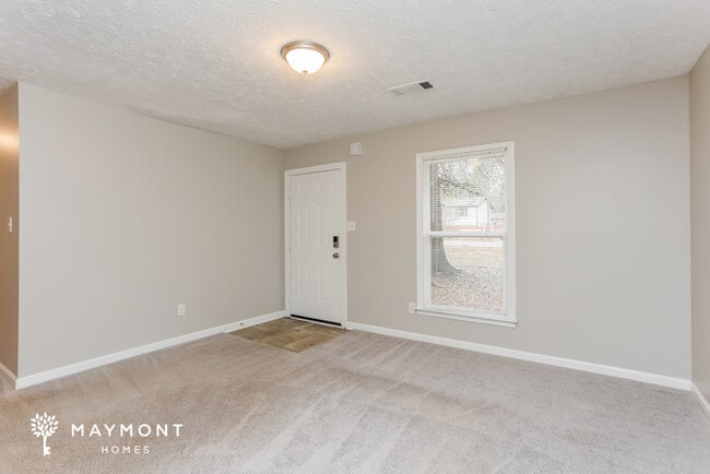 Foto del edificio - 570 Lakeridge Cir SE