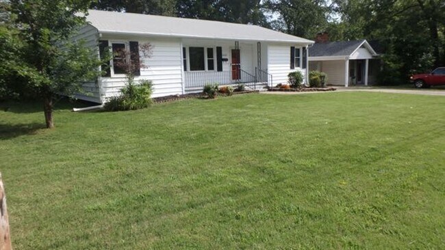Foto del edificio - Wonderful 3 Bed 1 Bath House w/ Bonus Room!