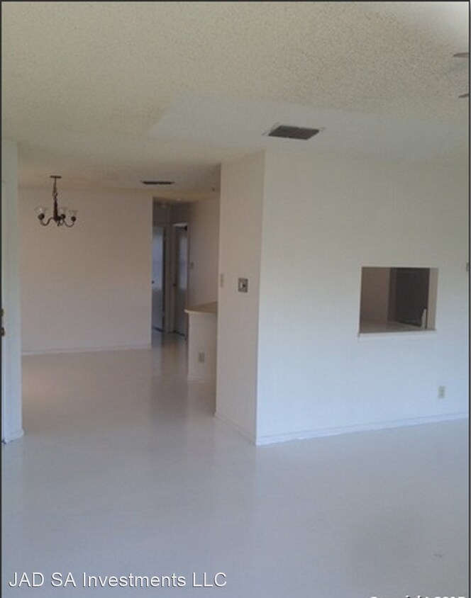Foto del edificio - 2 br, 2 bath House - 11743 Spring Dale