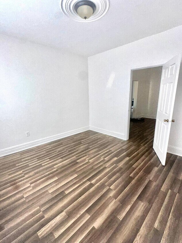 Foto del edificio - 258 Winfield Ave