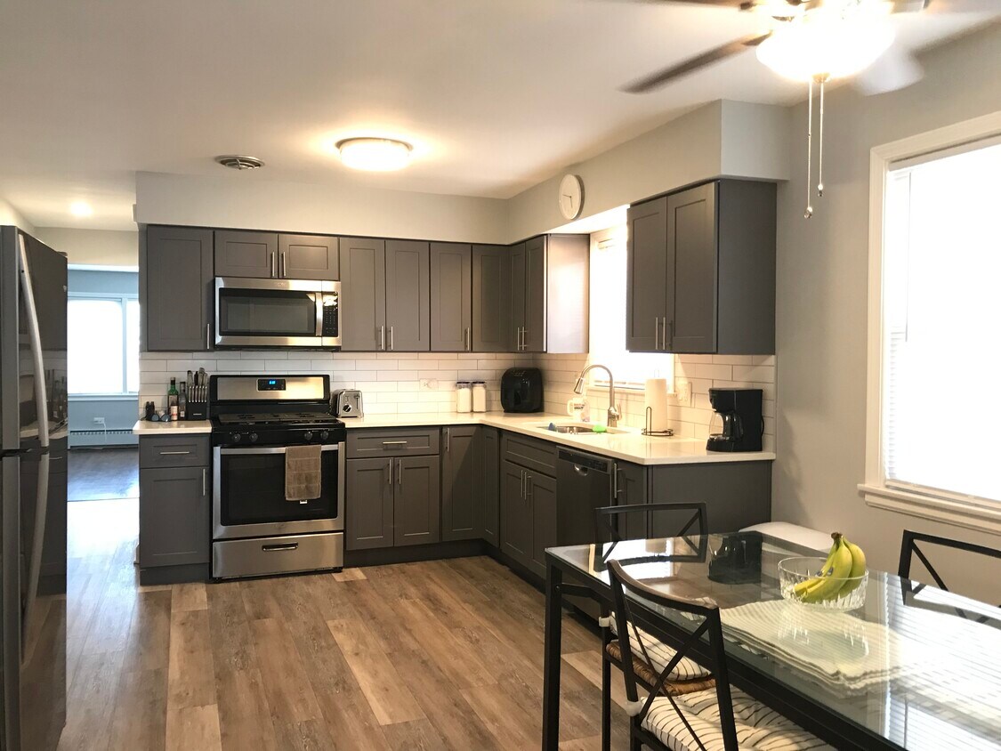 8257 W Lawrence Ave Unit 1, Norridge, IL 60706 Apartments in