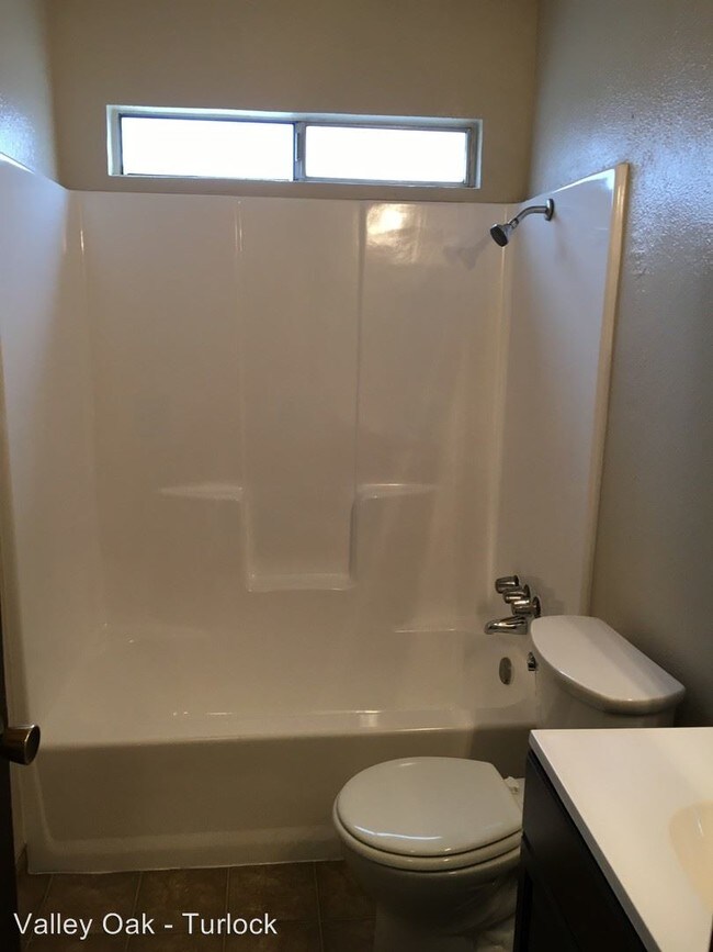 Building Photo - 1097 N Olive Ave