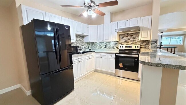 Building Photo - 3107 Bayshore Gardens Pkwy